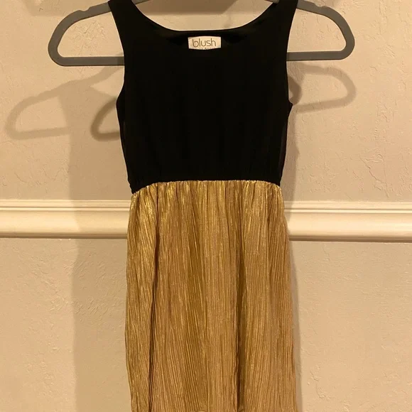black and gold new years dress Moya Black & Gold Bodycon Midi Dress With Corsage Detail – Club L London main image 1